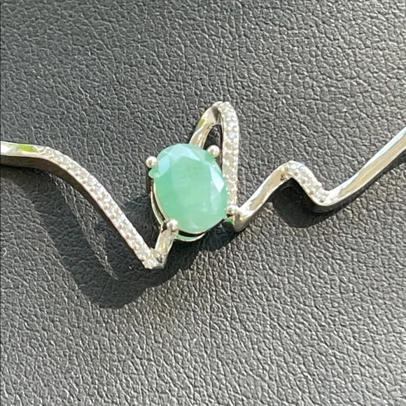 NWT Elegant Heartbeat 925 Silver Necklace with Natural Green Emerald Gemstone - Picture 7 of 11